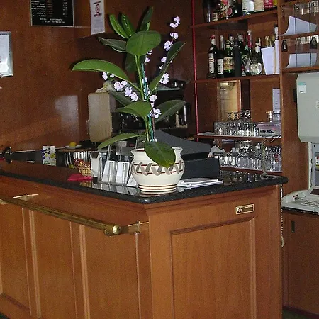ホテル Ristorante Alla Terrazza モンファルコーネ