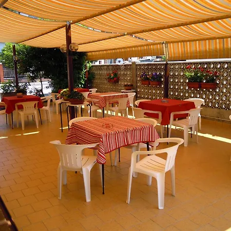 Ristorante Alla Terrazza ホテル 2*