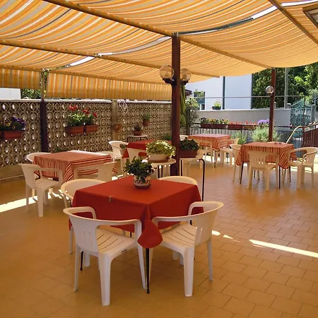 Ristorante Alla Terrazza ホテル 2*